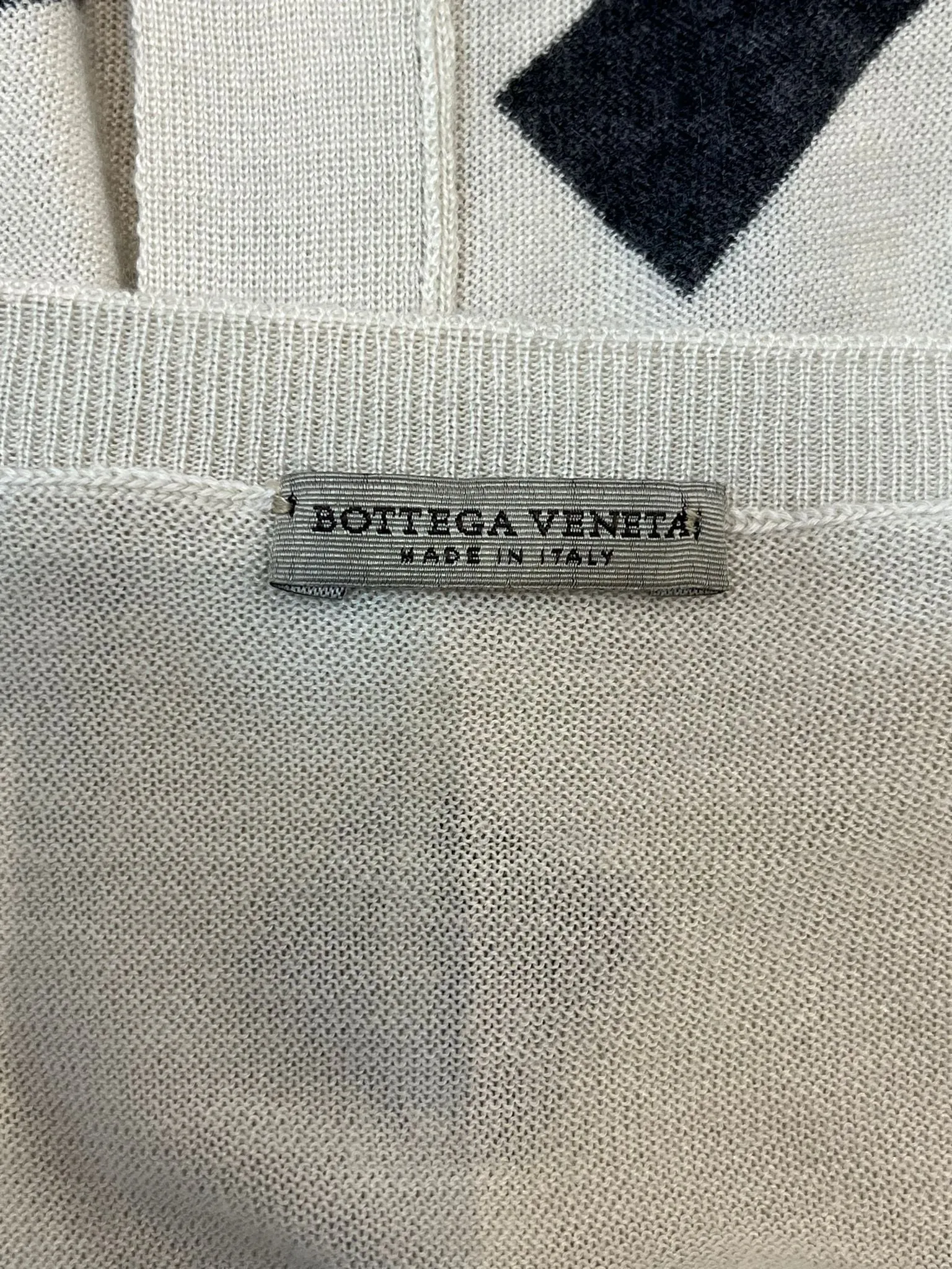 Bottega Veneta 3D Layered Silk & Cashmere Printed Top & Cardigan Set. Size 42IT