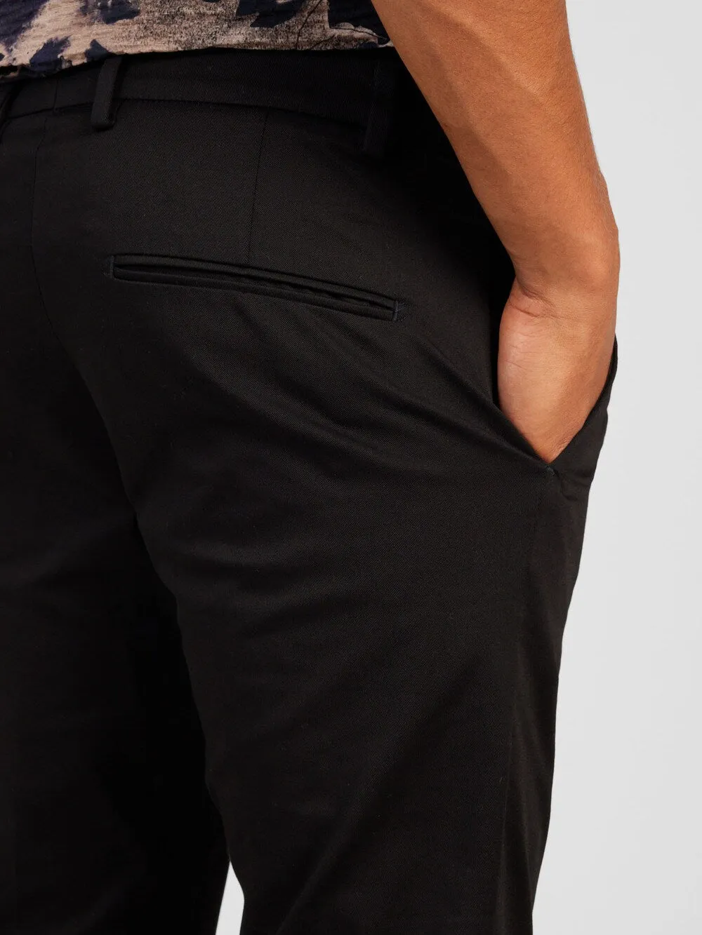 Drykorn AJEND Tapered Chinos, black