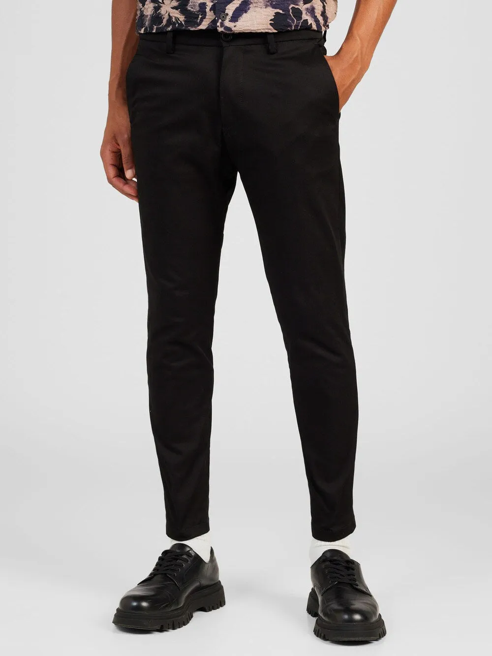 Drykorn AJEND Tapered Chinos, black